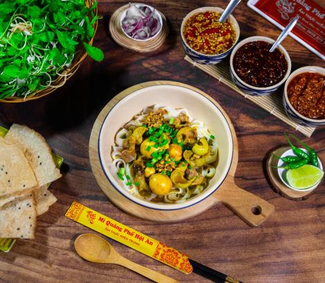 Mì Quảng Lòng Gà Trứng Non